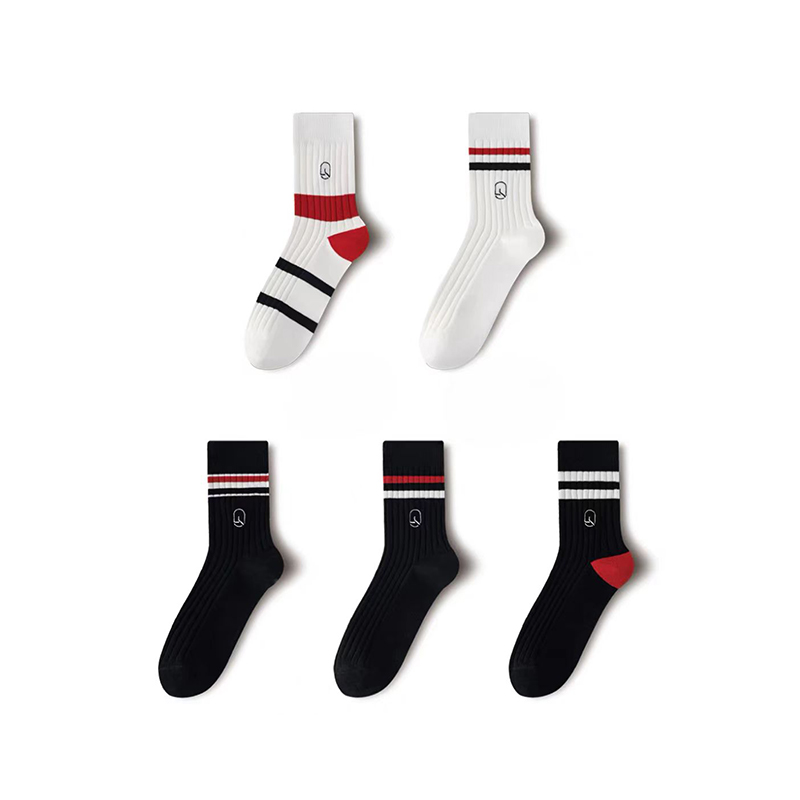 Calcetines deportivos con bloques de color y rayas verticales para mujer