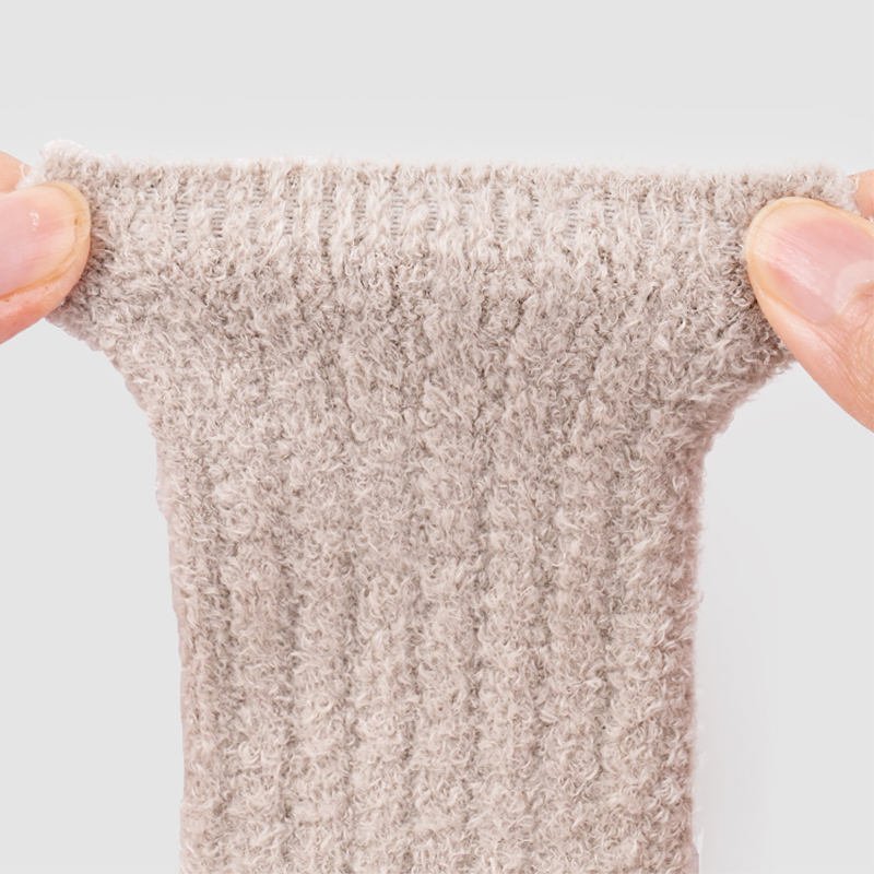 Calcetines cálidos cómodos para bebés que se adaptan a la piel con forro polar coralino