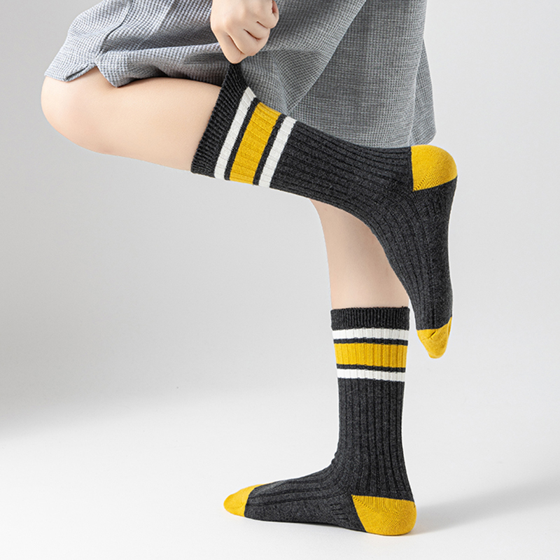 Calcetines juveniles casuales a rayas de media caña