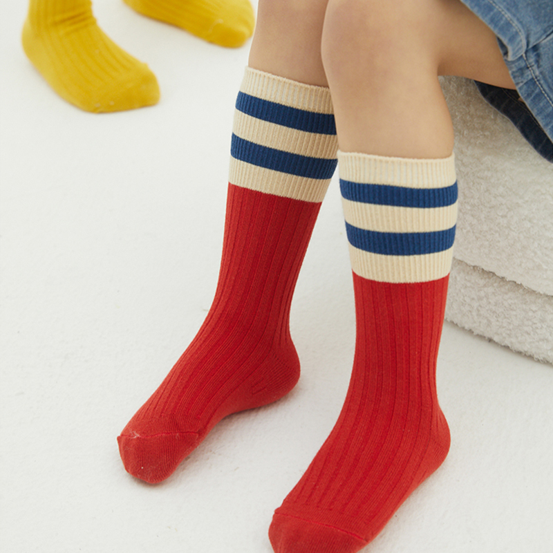 Calcetines juveniles de media caña a rayas coloridas