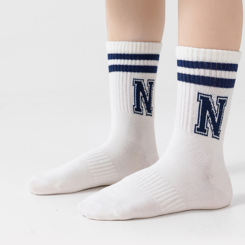 Calcetines juveniles hasta el tobillo con diseño de letras