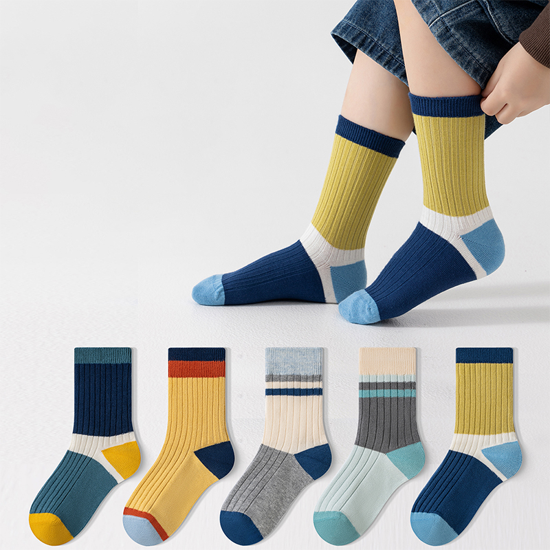 Calcetines juveniles tipo crew con diseño Colorblock