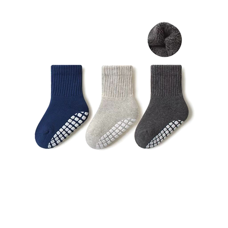 Paquete de 8 calcetines de tripulación con agarre antideslizante y cálidos para bebés pequeños, suaves y cálidos